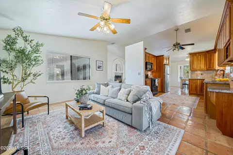 Living - 9801 E Prospect Ln, Tucson, AZ 85749 photo 3 of 4