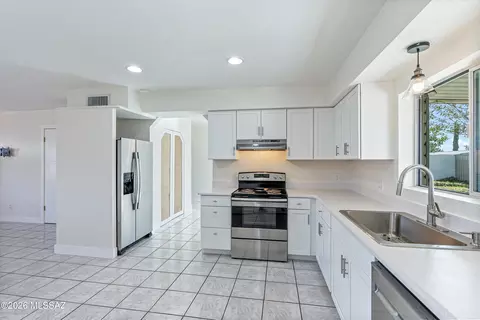 Kitchen - 812 N Douglas Ave, Willcox, AZ 85643 photo 5 of 5