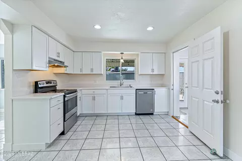 Kitchen - 812 N Douglas Ave, Willcox, AZ 85643 photo 3 of 5
