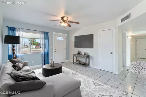 Living - 812 N Douglas Ave, Willcox, AZ 85643 photo 1 of 4
