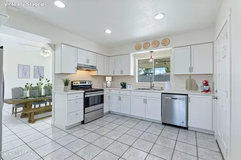 Kitchen - 812 N Douglas Ave, Willcox, AZ 85643 photo 1 of 5
