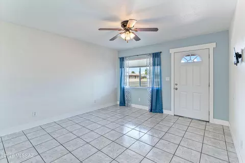 Living - 812 N Douglas Ave, Willcox, AZ 85643 photo 3 of 4
