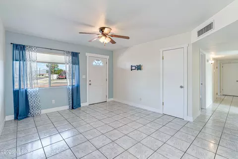 Living - 812 N Douglas Ave, Willcox, AZ 85643 photo 2 of 4