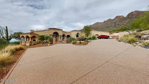 8850 N Glenhurst Pl, Tucson, AZ 85704