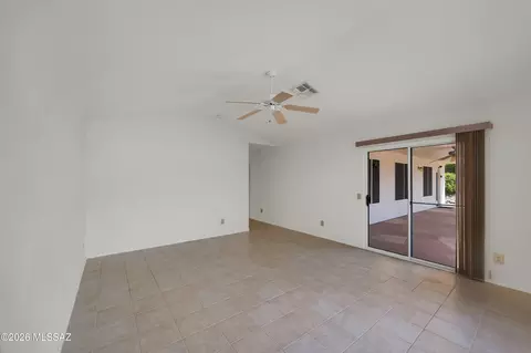 Living - 65851 E Rocky Path Dr, Tucson, AZ 85739 photo 8 of 9