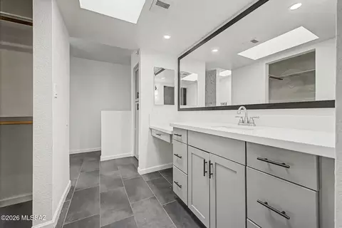 Bath - 5829 N 24th Pl, Phoenix, AZ 85016 photo 1 of 4