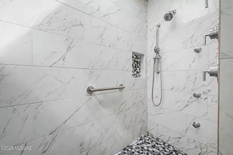 Bath - 5829 N 24th Pl, Phoenix, AZ 85016 photo 3 of 4