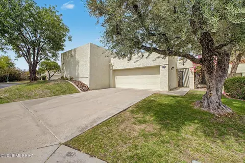Exterior - 5829 N 24th Pl, Phoenix, AZ 85016 photo 2 of 12
