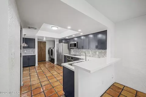 Kitchen - 5829 N 24th Pl, Phoenix, AZ 85016 photo 2 of 5