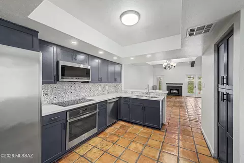 Kitchen - 5829 N 24th Pl, Phoenix, AZ 85016 photo 3 of 5