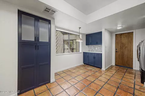 Kitchen - 5829 N 24th Pl, Phoenix, AZ 85016 photo 5 of 5
