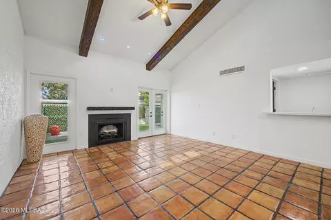 Living - 5829 N 24th Pl, Phoenix, AZ 85016 photo 2 of 5