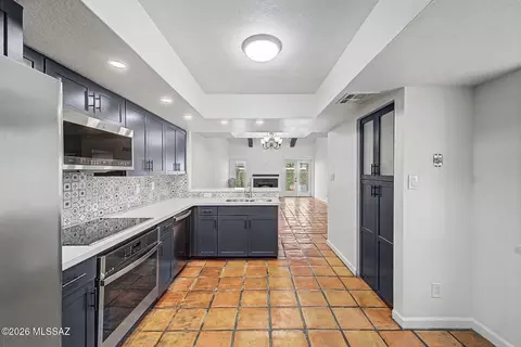 Kitchen - 5829 N 24th Pl, Phoenix, AZ 85016 photo 4 of 5