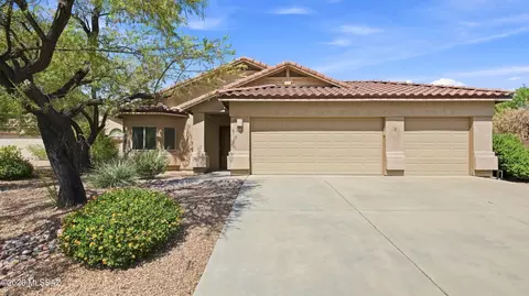 8005 N Iron Ridge Dr, Tucson, AZ 85743