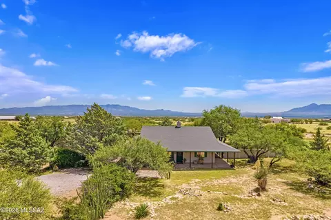9009 S Oakridge Dr, Hereford, AZ 85615
