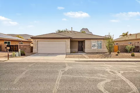 8261 N Stonehill Dr, Tucson, AZ 85743