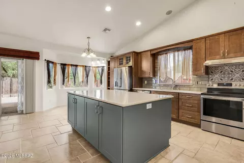 Kitchen - 8216 N Equator Loop, Tucson, AZ 85741 photo 5 of 7