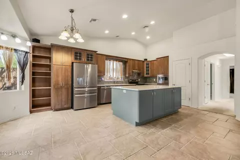 Kitchen - 8216 N Equator Loop, Tucson, AZ 85741 photo 6 of 7