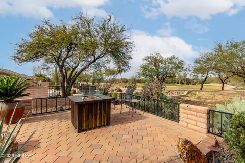 2703 E Glen Canyon Rd, Green Valley, AZ 85614