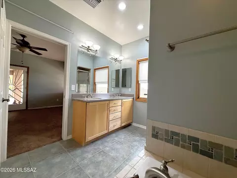 Bath - 2941 E Broadview Dr, Vail, AZ 85641 photo 2 of 5