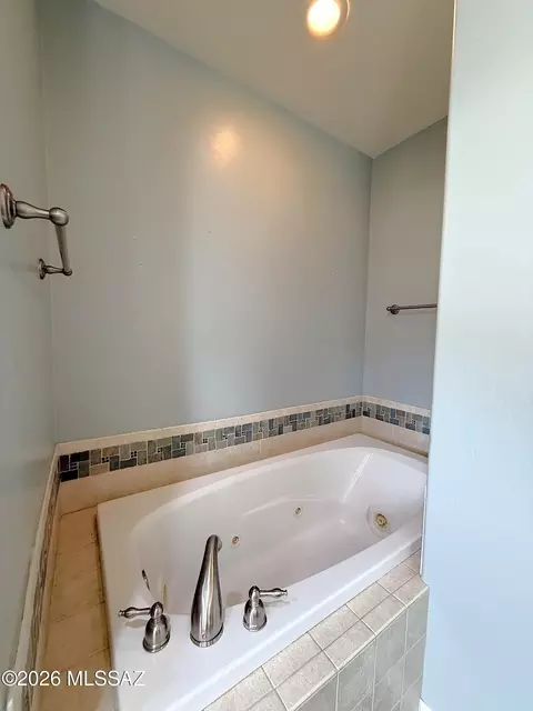 Bath - 2941 E Broadview Dr, Vail, AZ 85641 photo 3 of 5