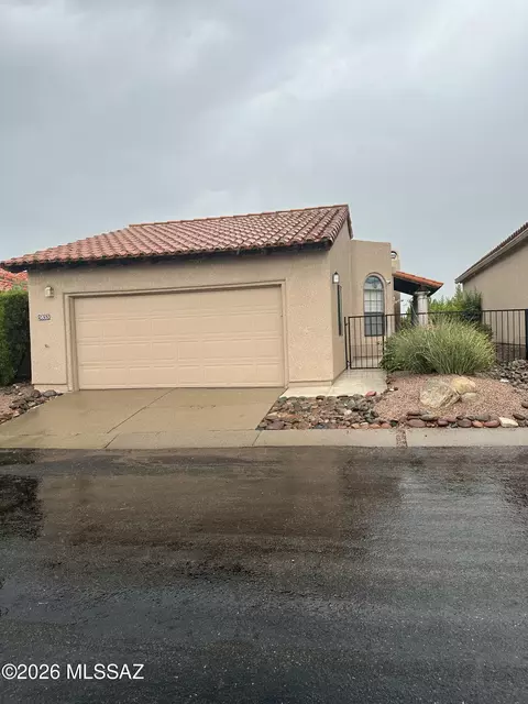 5833 N Misty Ridge Dr, Tucson, AZ 85718