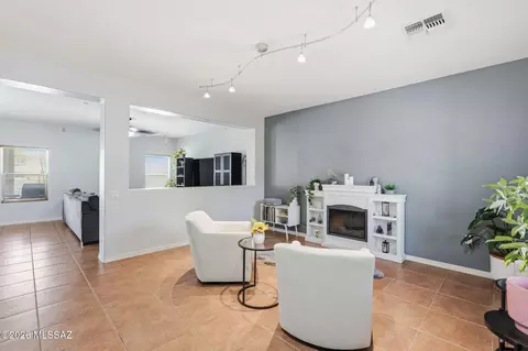 887 W Vuelta Granadina, Sahuarita, AZ 85629