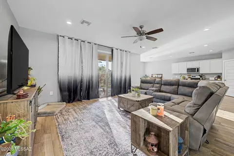 Living - 629 W Wilkinson St, Vail, AZ 85641 photo 1 of 2