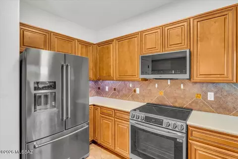 Kitchen - 7689 E Fair Meadows Loop, Tucson, AZ 85756 photo 3 of 3