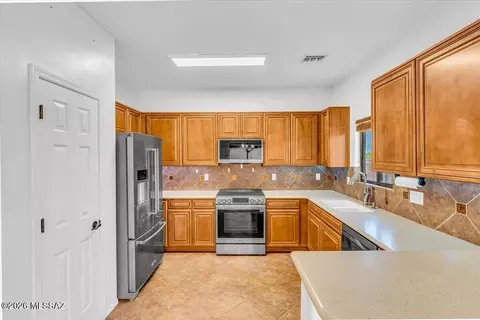 Kitchen - 7689 E Fair Meadows Loop, Tucson, AZ 85756 photo 1 of 3