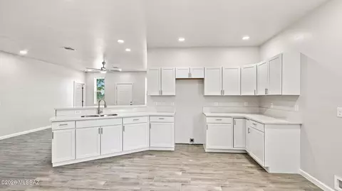 Kitchen - 130 S Richmond Dr S, Vail, AZ 85641 photo 2 of 2