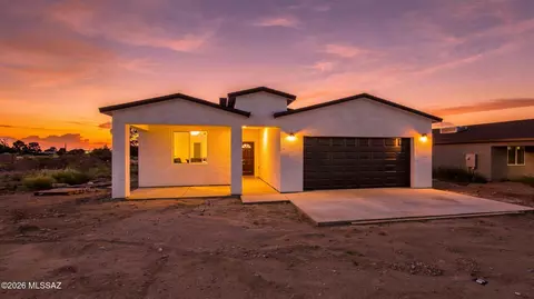 130 S Richmond Dr S, Vail, AZ 85641