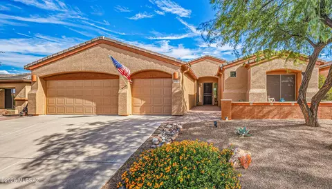 1101 W Mountain Nugget Dr, Green Valley, AZ 85614