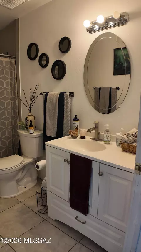 Bath - 1371 E Bristol Dr, Nogales, AZ 85621 photo 2 of 3