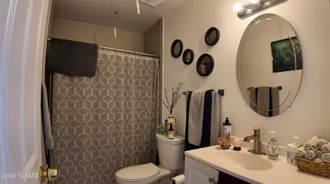 Bath - 1371 E Bristol Dr, Nogales, AZ 85621 photo 1 of 3