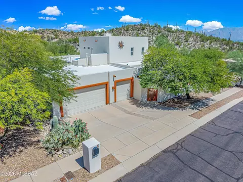 3402 W Foxes Den Dr, Tucson, AZ 85745