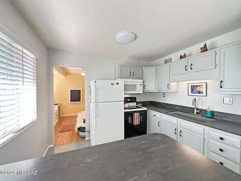 Kitchen - 8060 E Broadway Blvd #E209, Tucson, AZ 85710 photo 1 of 2
