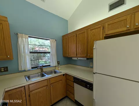 Kitchen - 7759 E Via Ventana Norte, Tucson, AZ 85750 photo 1 of 2