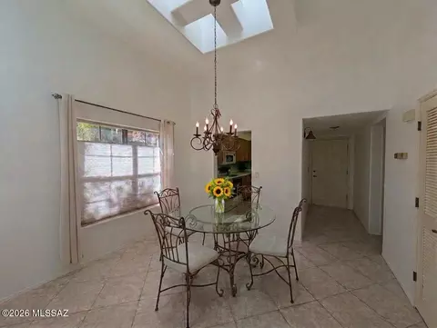 Dining - 7759 E Via Ventana Norte, Tucson, AZ 85750 photo 2 of 3