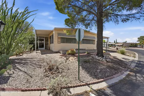 202 W Cedro Dr, Green Valley, AZ 85614