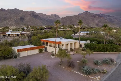 1435 E Indian Wells Rd, Tucson, AZ 85718