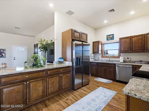 Kitchen - 105 Los Encinos Rd, Sonoita, AZ 85637 photo 3 of 6