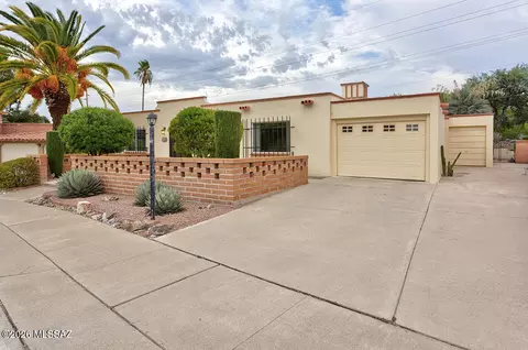 150 N La Flecha, Green Valley, AZ 85614