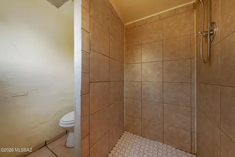 Bath - 255 E Delta Rd, Tucson, AZ 85706 photo 2 of 2