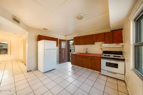 Kitchen - 255 E Delta Rd, Tucson, AZ 85706 photo 2 of 2