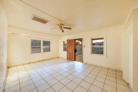 Living - 255 E Delta Rd, Tucson, AZ 85706 photo 1 of 2