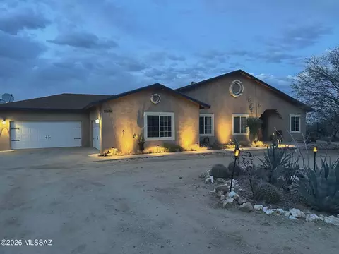 7530 W Bucking Horse Rd, Sahuarita, AZ 85629