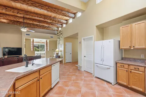 Kitchen - 14157 E Wild Jesse Way, Vail, AZ 85641 photo 5 of 5