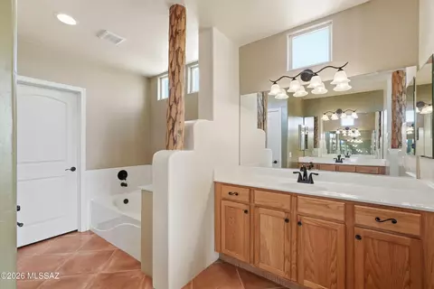 Bath - 14157 E Wild Jesse Way, Vail, AZ 85641 photo 2 of 5