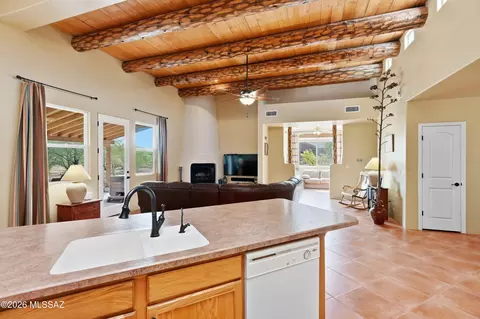 Kitchen - 14157 E Wild Jesse Way, Vail, AZ 85641 photo 4 of 5
